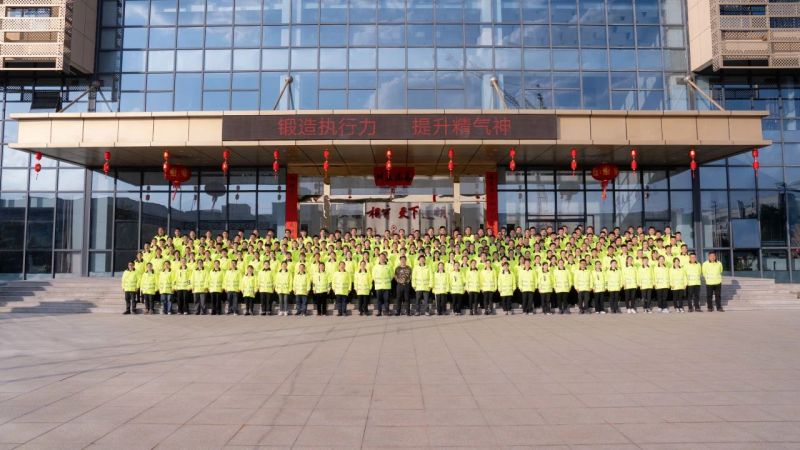 超越自我 追求卓越丨z6尊龙集团光学2024年春季全体员工军训活动