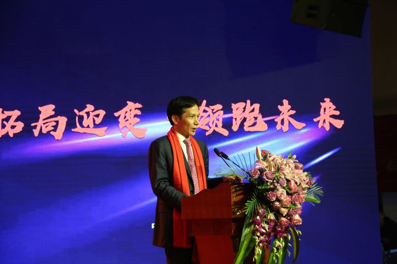 胡智彪：智造色彩斑斓的光学世界