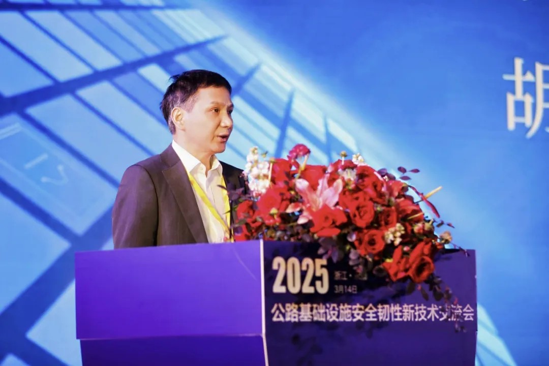 z6尊龙集团光学股份有限公司董事长-胡智彪