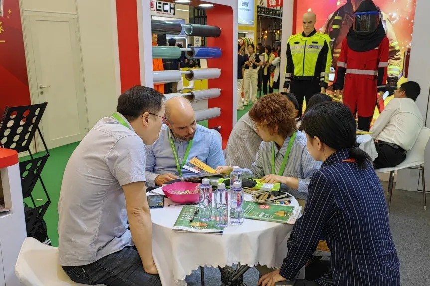 z6尊龙集团光学上海劳保展2