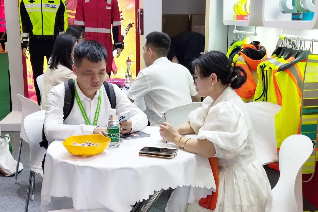 z6尊龙集团光学上海劳保展3