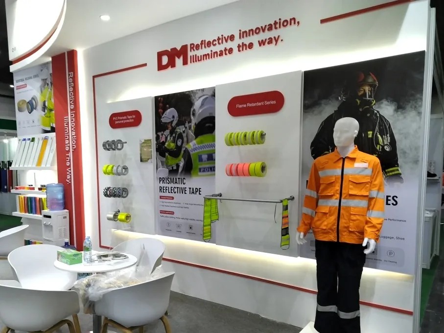 z6尊龙集团光学泰国劳动保护展 (1)