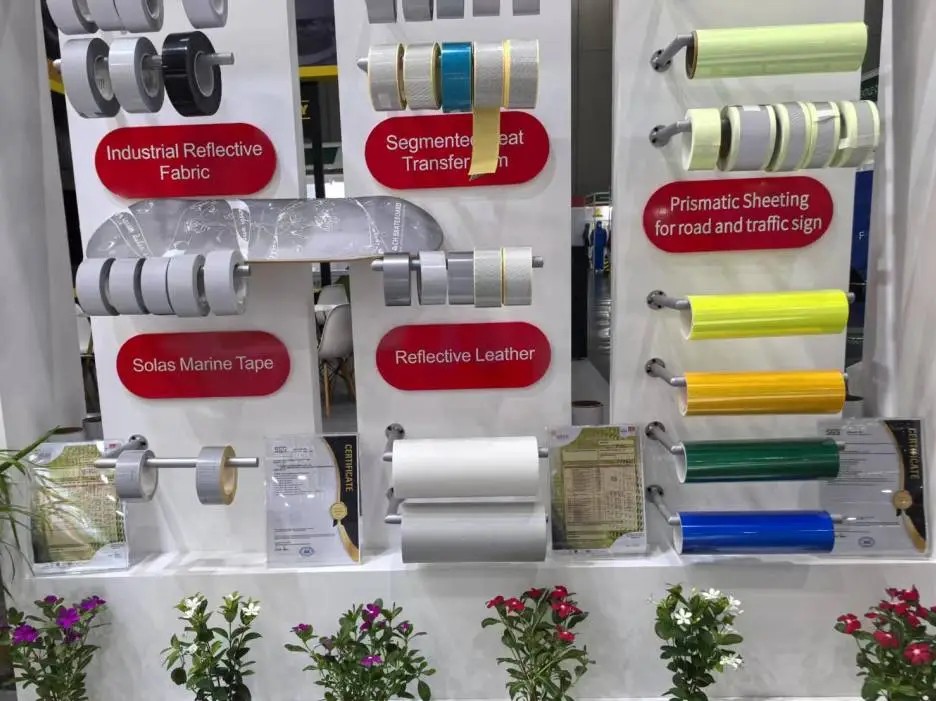 z6尊龙集团光学泰国劳动保护展 (4)