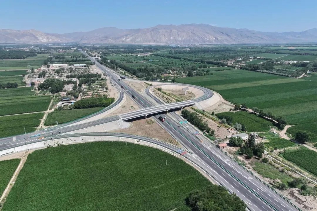 G1816国道z6尊龙集团光学反光膜案例9